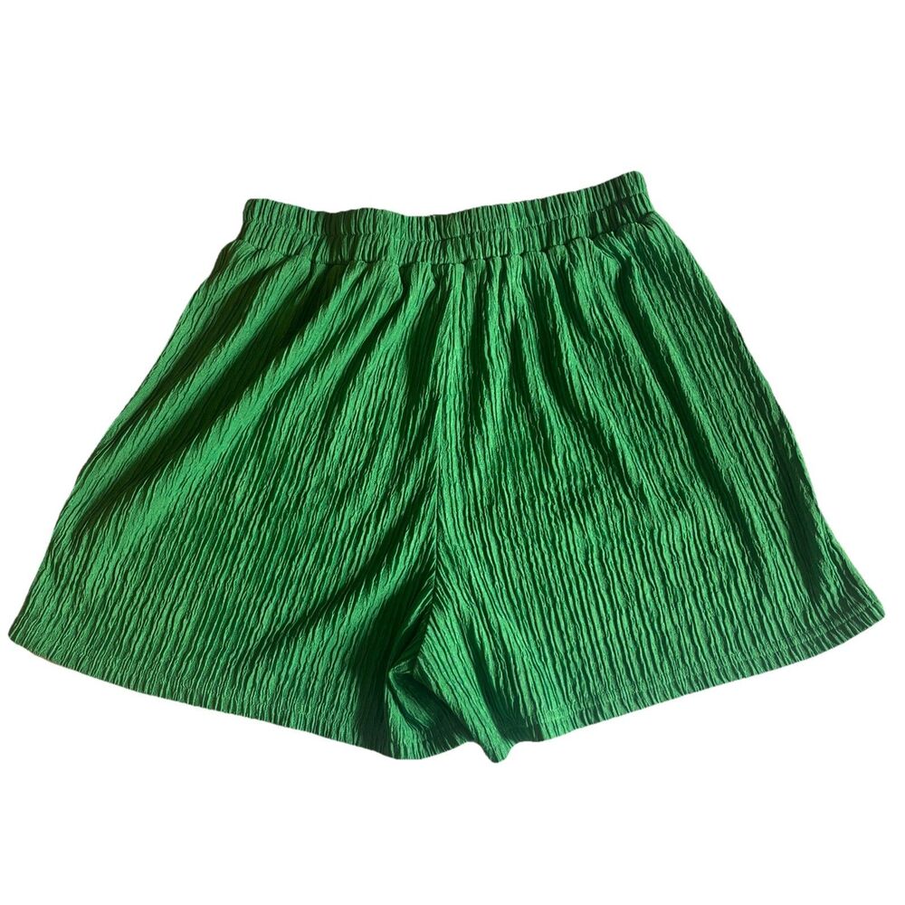 SHEIN Shorts Women’s L Green Crinkle Fabric Elastic Waist Pull On Casual Comfort